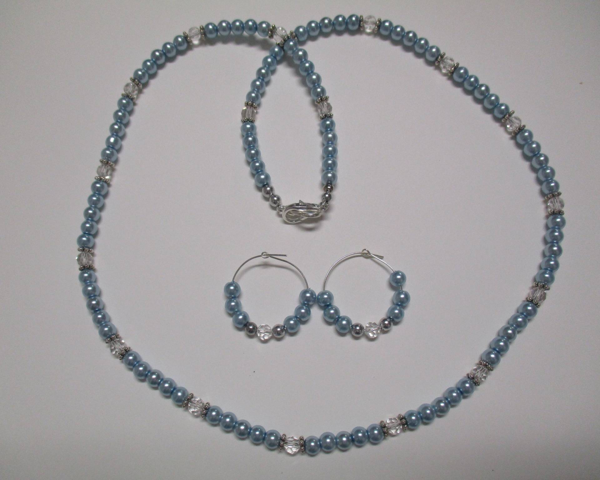 Baby Blau Perlen Halskette Mit Passenden Ohrstecker - # 605 Baby Blau Perlen Halskette Mit Passenden Ohrstecker - # 605 von MadeByGoldie