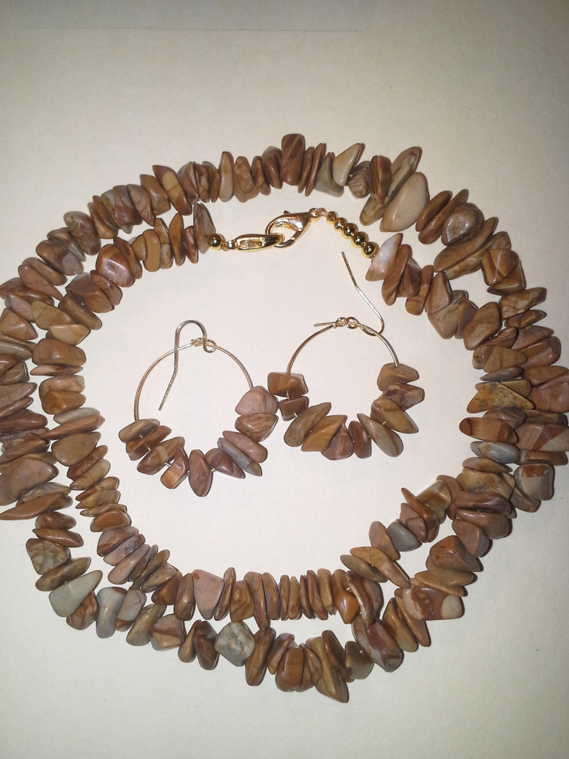 Einzigartige Tan Perlen Halskette Mit Passenden Ohrringen - # 309 Einzigartige Tan Perlen Halskette Mit Passenden Ohrringen - # 309 von MadeByGoldie