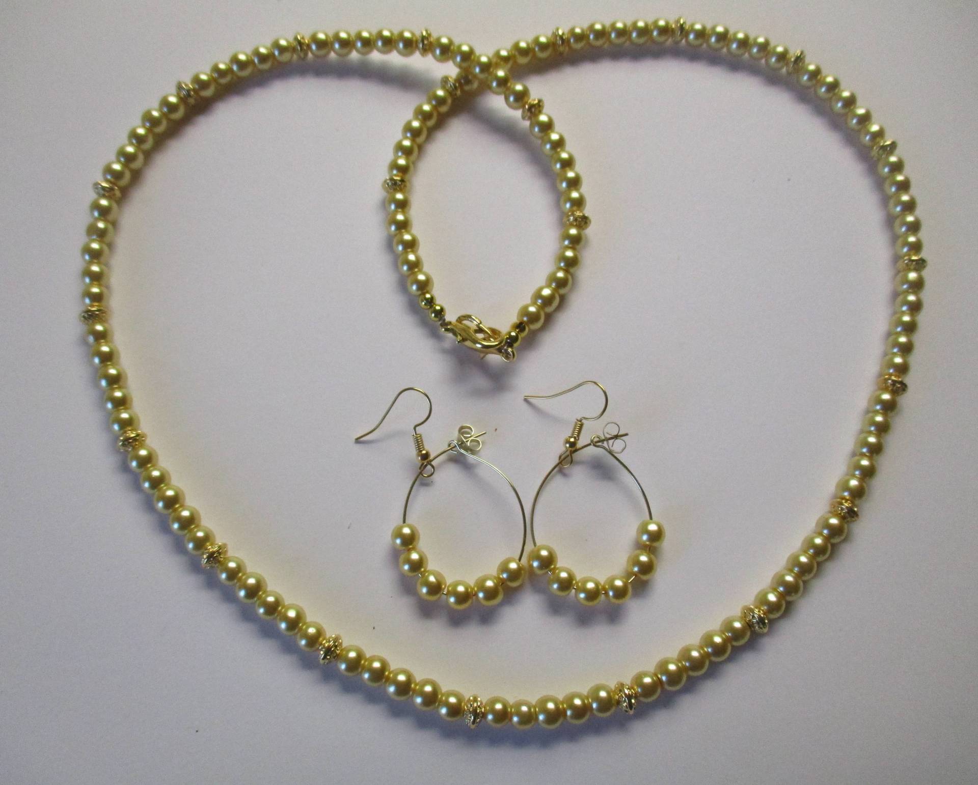 Gelbe Perlen Halskette Mit Passenden Ohrstecker - # 563 Gelbe Perlen Halskette Mit Passenden Ohrstecker - # 563 von MadeByGoldie