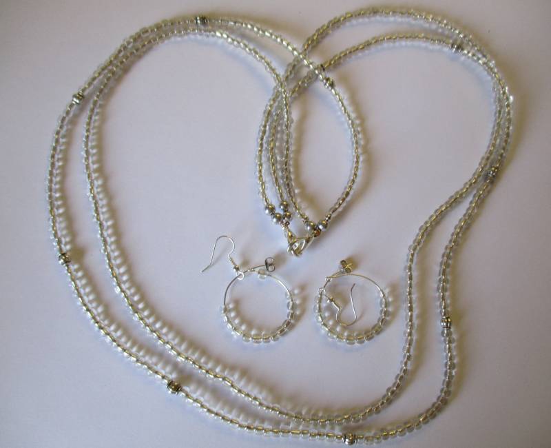 Klar Samenkorn Halskette Mit Passenden Ohrstecker - # 560 Klar Samenkorn Halskette Mit Passenden Ohrstecker - # 560 von MadeByGoldie