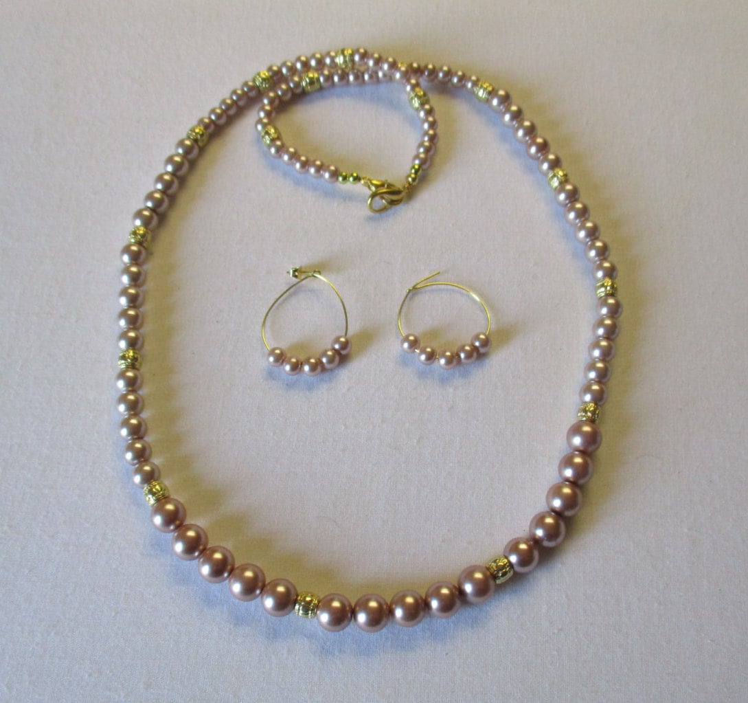 Lila & Gold Perlen Halskette Mit Passenden Ohrstecker - # 321 Lila & Gold Perlen Halskette Mit Passenden Ohrstecker - # 321 von MadeByGoldie