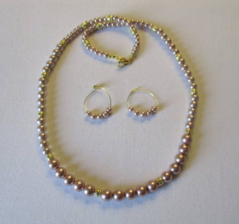 Lila & Gold Perlen Halskette Mit Passenden Ohrstecker - # 321 Lila & Gold Perlen Halskette Mit Passenden Ohrstecker - # 321 von MadeByGoldie