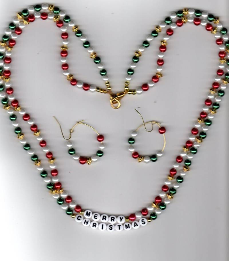 Perlenkette Weihnachten Mit Passenden Ohrstecker Perlenkette Weihnachten Mit Passenden Ohrstecker von MadeByGoldie