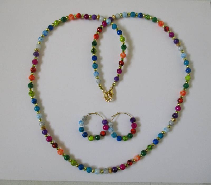 Regenbogenfarbenen Perlen Halskette Mit Passenden Ohrstecker - # 477 Regenbogenfarbenen Perlen Halskette Mit Passenden Ohrstecker - # 477 von MadeByGoldie