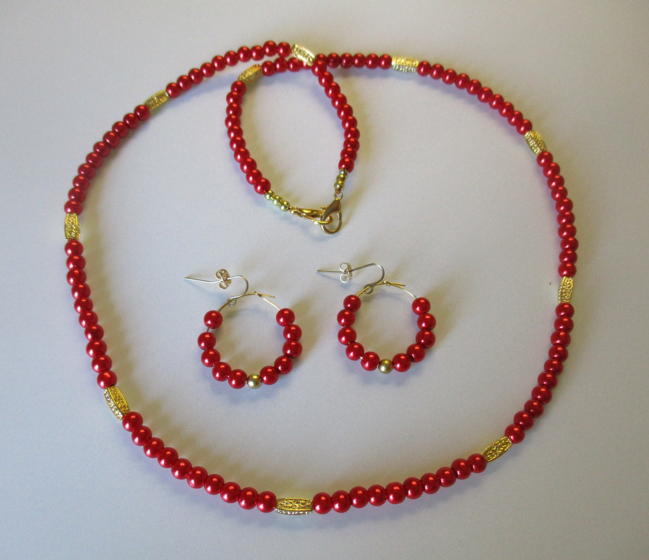 Rubin Rot Perlen Halskette Mit Passenden Ohrstecker - # 421 Rubin Rot Perlen Halskette Mit Passenden Ohrstecker - # 421 von MadeByGoldie