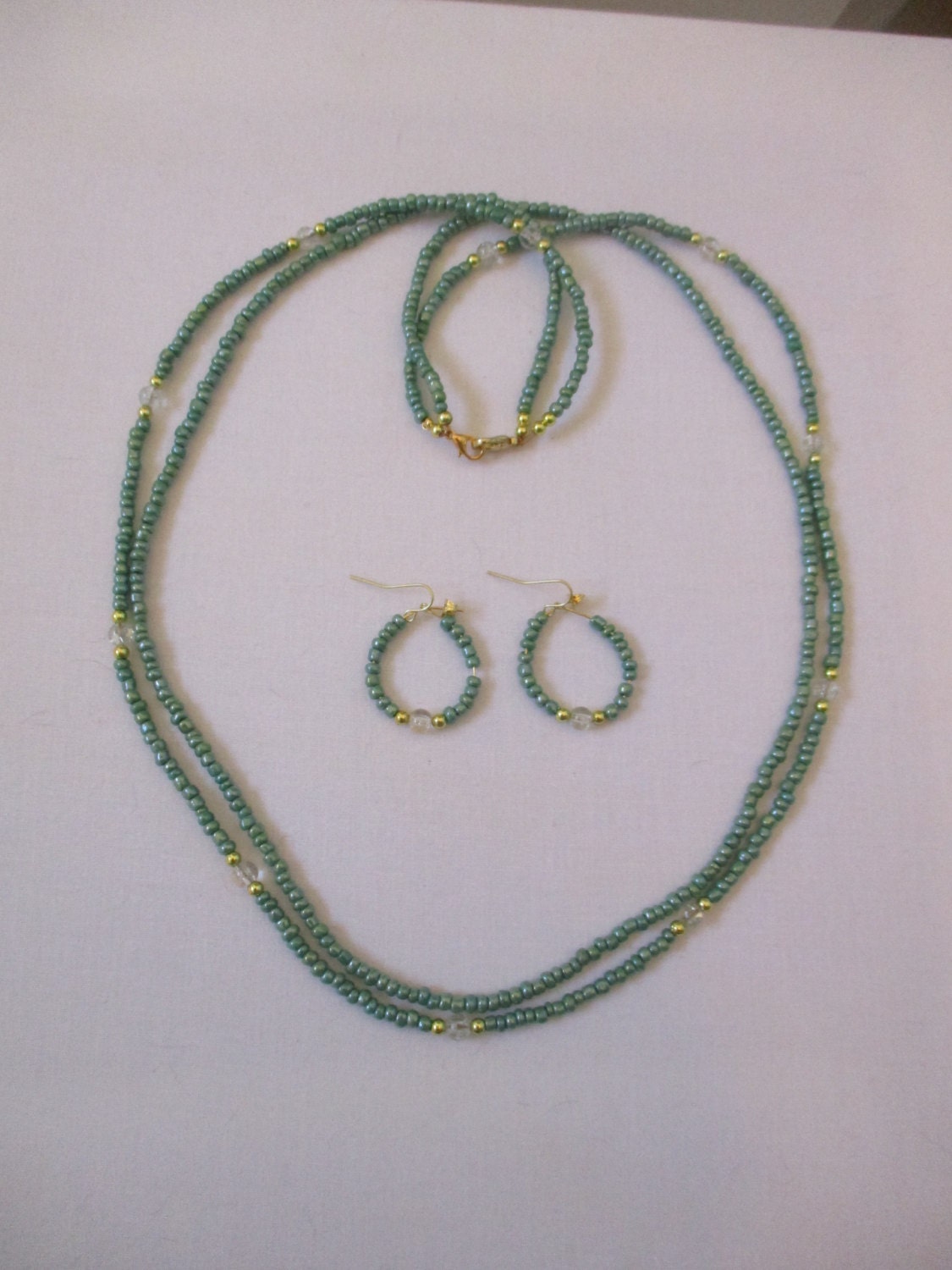 Salbei Grün Perlen Halskette Mit Passenden Ohrstecker - # 352 Salbei Grün Perlen Halskette Mit Passenden Ohrstecker - # 352 von MadeByGoldie