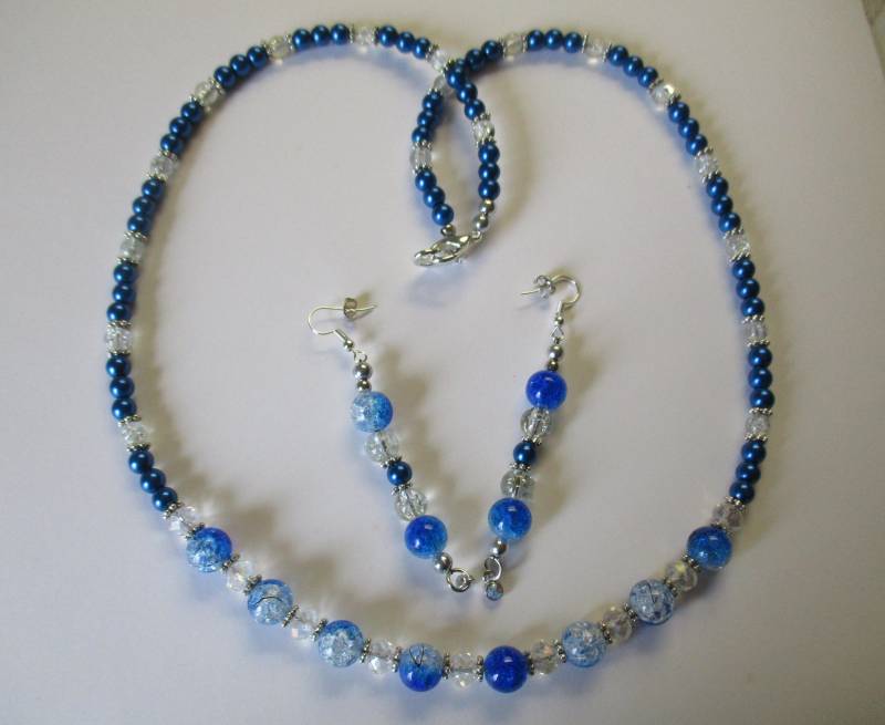 Saphir-Blau Perlen Halskette Mit Passenden Ohrstecker - # 576 Saphir-Blau Perlen Halskette Mit Passenden Ohrstecker - # 576 von MadeByGoldie