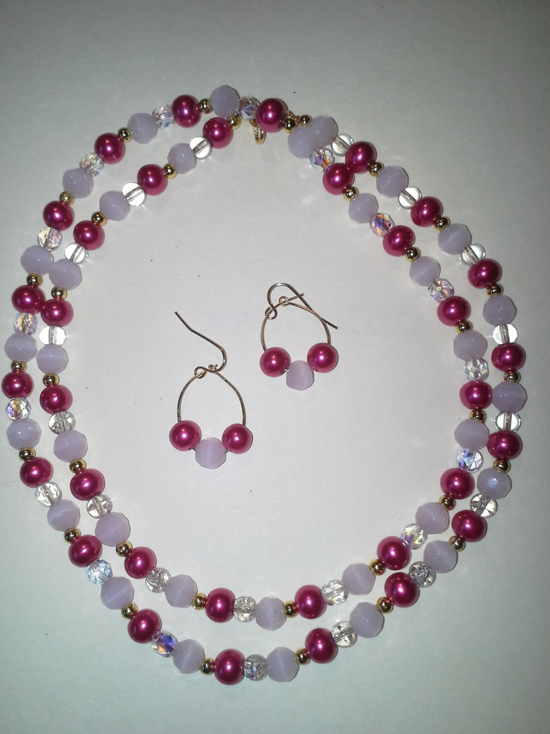 Schillernde Fuschia Rosa Perlen Halskette Mit Passenden Ohrringen - # 189 Schillernde Fuschia Rosa Perlen Halskette Mit Passenden Ohrringen - # 189 von MadeByGoldie