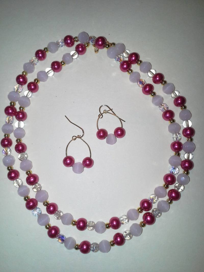 Schillernde Fuschia Rosa Perlen Halskette Mit Passenden Ohrringen - # 189 Schillernde Fuschia Rosa Perlen Halskette Mit Passenden Ohrringen - # 189 von MadeByGoldie