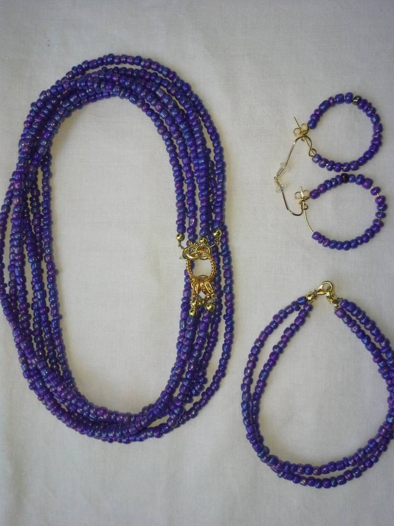 Schöne Blau Perlen Collier Mit Passenden Armband & Ohrstecker - # 198 von MadeByGoldie