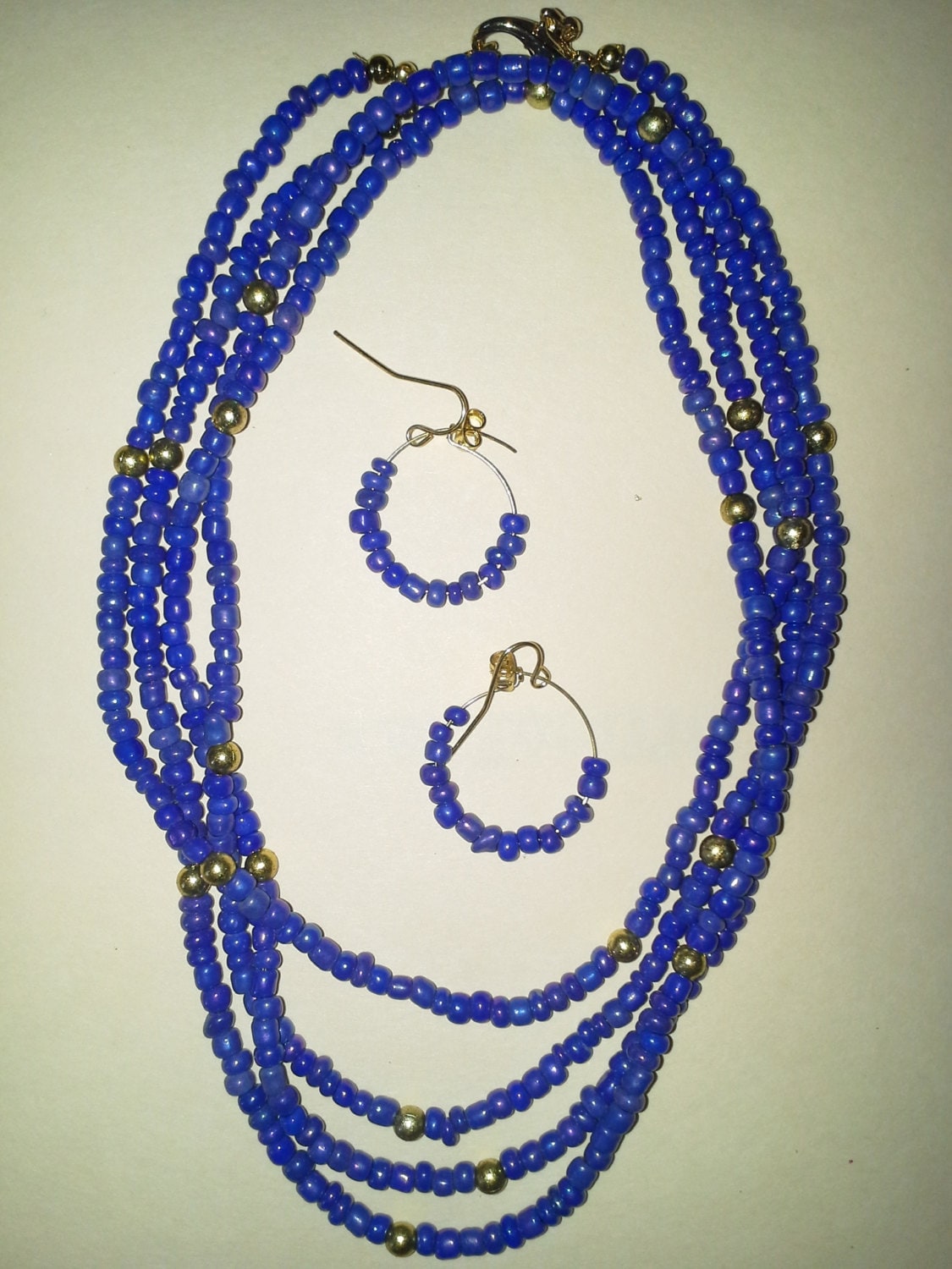 Schöne Blaue Perlen Halskette Mit Passenden Ohrringen - # 219 Schöne Blaue Perlen Halskette Mit Passenden Ohrringen - # 219 von MadeByGoldie