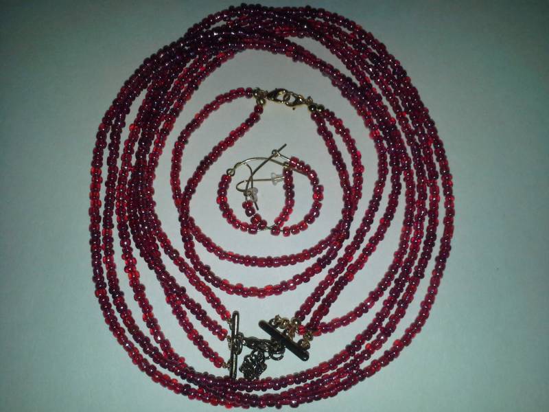 Schöne Dunkle Rose Perlen Collier Mit Passenden Armband & Zusammengestückelt Ohrringe - # 193 Schöne Dunkle Rose Perlen Collier Mit Passenden Armband & Zusammengestückelt Ohrringe - # 193 von MadeByGoldie