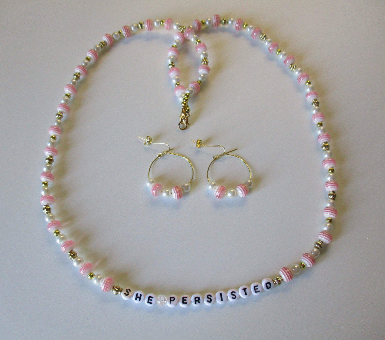 Sie Persisted Perlenkette Mit Passenden Ohrstecker - # 212 Sie Persisted Perlenkette Mit Passenden Ohrstecker - # 212 von MadeByGoldie