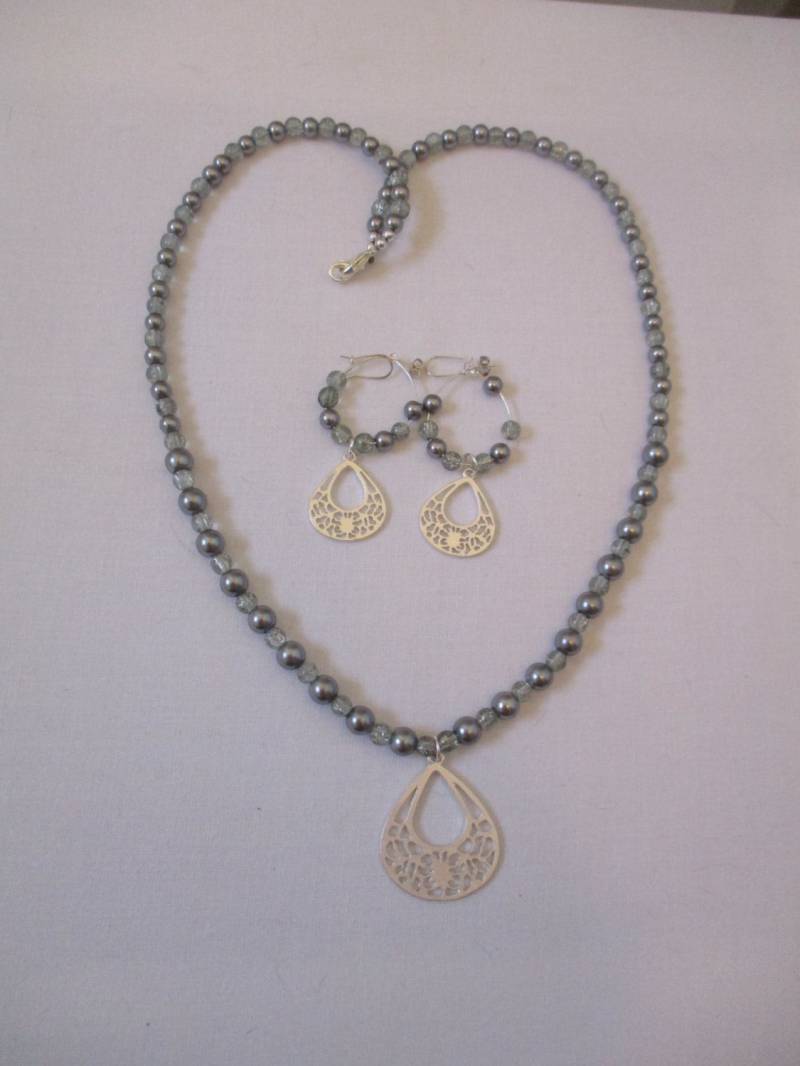 Silber & Grau Perlen Halskette Mit Anweisung Stück/Passende Ohrstecker - # 332 Silber & Grau Perlen Halskette Mit Anweisung Stück/Passende Ohrstecker - # 332 von MadeByGoldie
