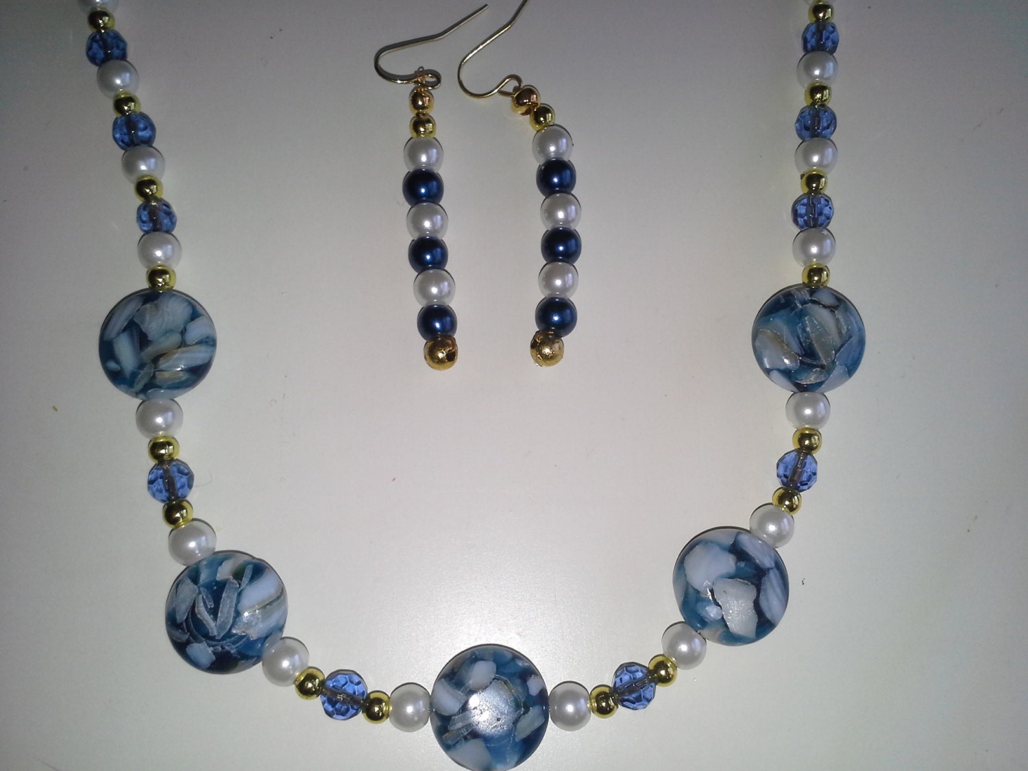 Süße Blaue Perlen Halskette Mit Passenden Ohrringen - # 159 Süße Blaue Perlen Halskette Mit Passenden Ohrringen - # 159 von MadeByGoldie