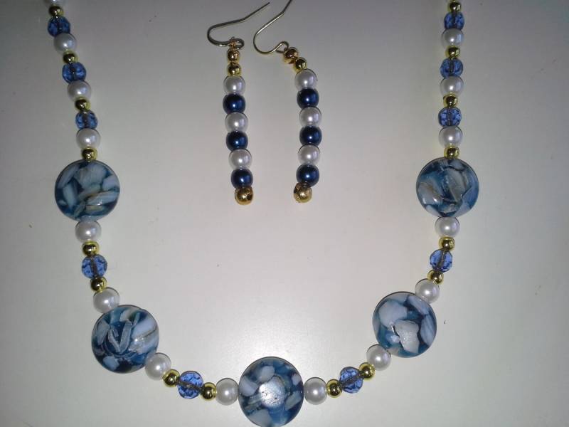 Süße Blaue Perlen Halskette Mit Passenden Ohrringen - # 159 von MadeByGoldie