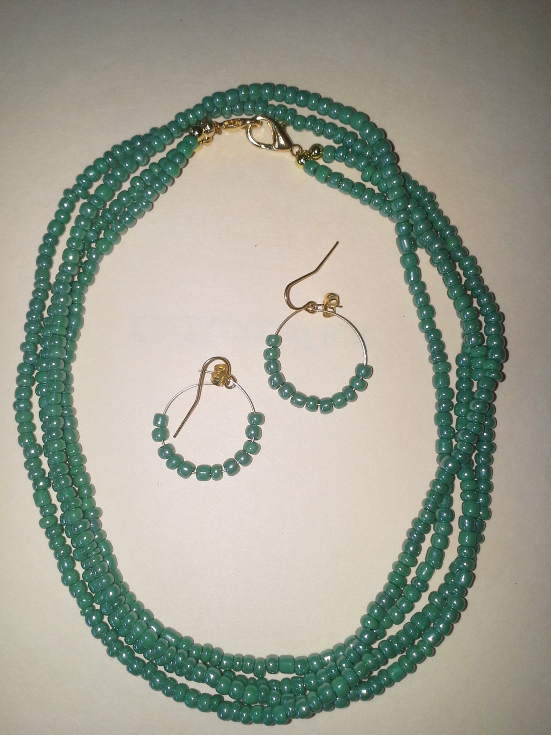 Wunderschöne Salbei Grün Perlen Halskette Mit Passenden Ohrringen - # 207 Wunderschöne Salbei Grün Perlen Halskette Mit Passenden Ohrringen - # 207 von MadeByGoldie