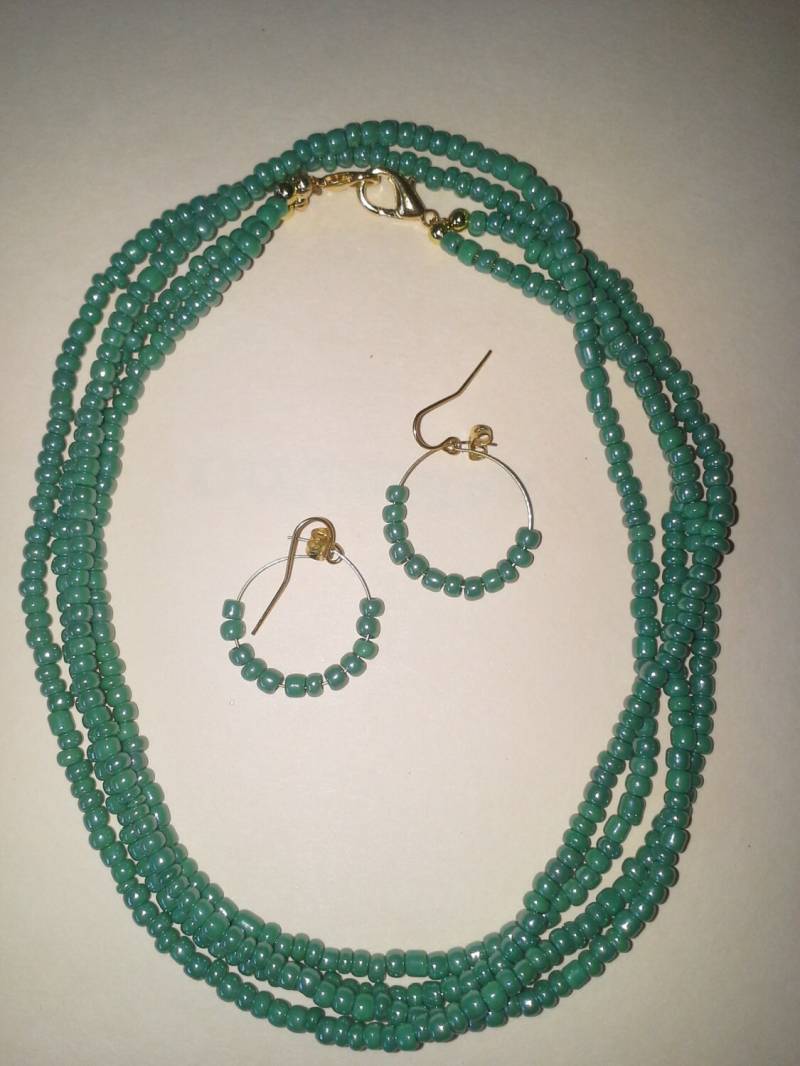 Wunderschöne Salbei Grün Perlen Halskette Mit Passenden Ohrringen - # 207 Wunderschöne Salbei Grün Perlen Halskette Mit Passenden Ohrringen - # 207 von MadeByGoldie