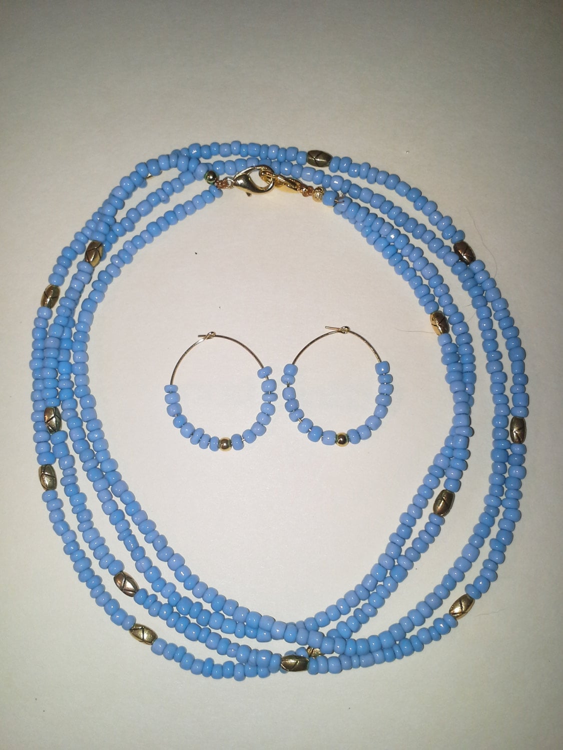Wunderschönen Hellblau Perlen Halskette Mit Passenden Ohrringen - # 284 Wunderschönen Hellblau Perlen Halskette Mit Passenden Ohrringen - # 284 von MadeByGoldie
