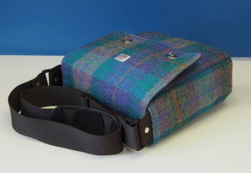 Harris Tweed Messenger Satchel 10x10 von MadeByGrandad