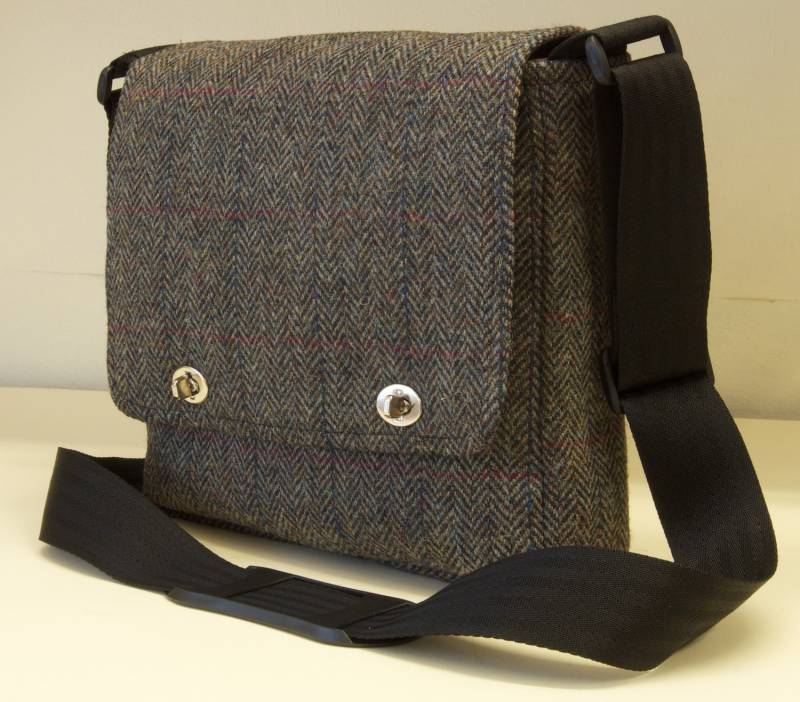 Kompakte Schlanke Harris Tweed Messenger Satchel 10x10 von MadeByGrandad