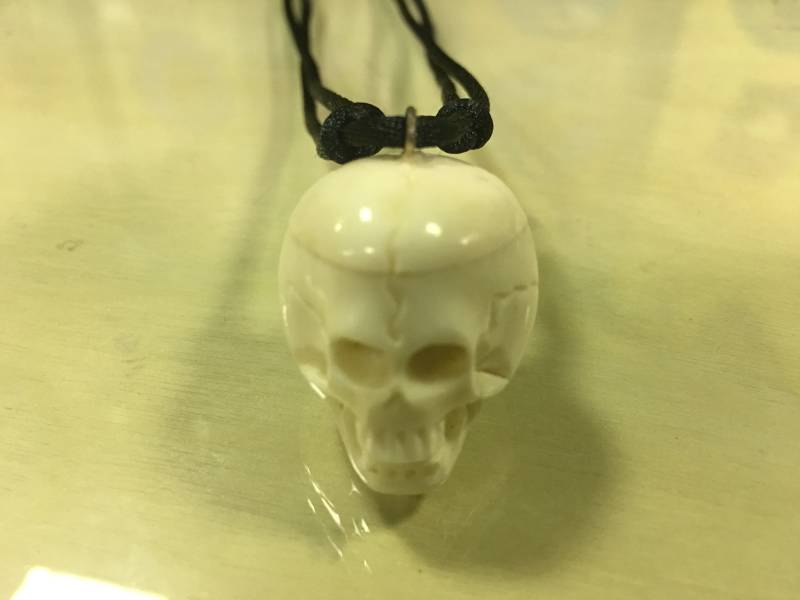 Büffel Schädel Halskette Büffel Schädel Halskette von MadeByHandArtStudio