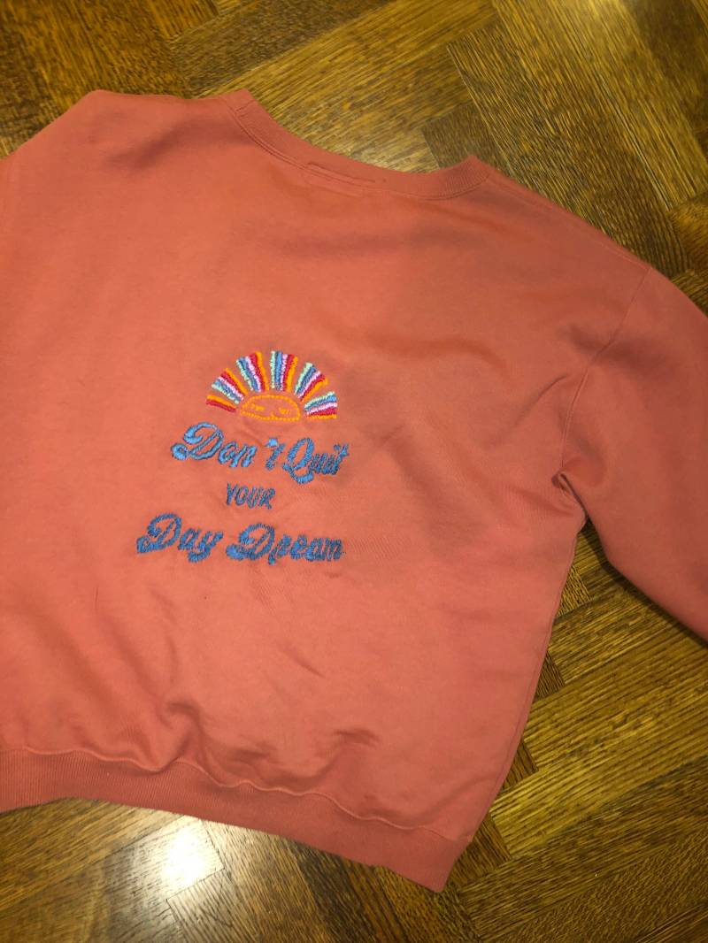 Hand Bestickt Sweatshirt, Vorne Und Hinten von MadeByMadelynStudio