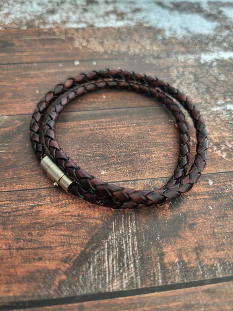 Braunes Geflochtenes Lederarmband Für Männer, Doppelwickelarmband, Geschenkidee Im Westernstil Braunes Geflochtenes Lederarmband Für Männer, Doppelwickelarmband, Geschenkidee Im Westernstil von MadeByMarionFrance