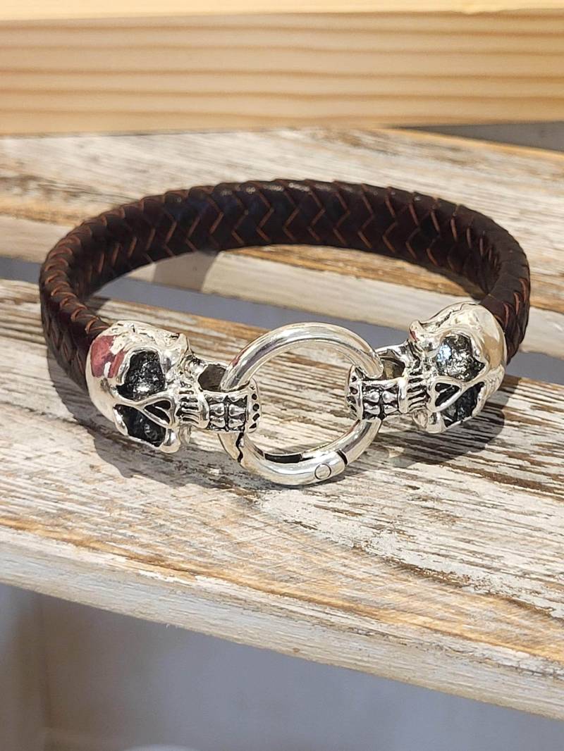 Totenkopfarmband Aus Leder Gothic-stil, Zwei Farben Zur Auswahl Totenkopfarmband Aus Leder Gothic-stil, Zwei Farben Zur Auswahl von MadeByMarionFrance