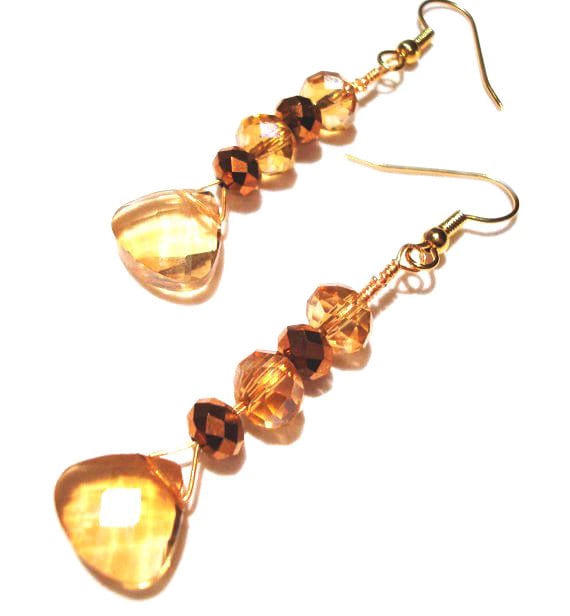 Braun Und Champagner Kristall Tropfen Ohrringe von MadeByMills
