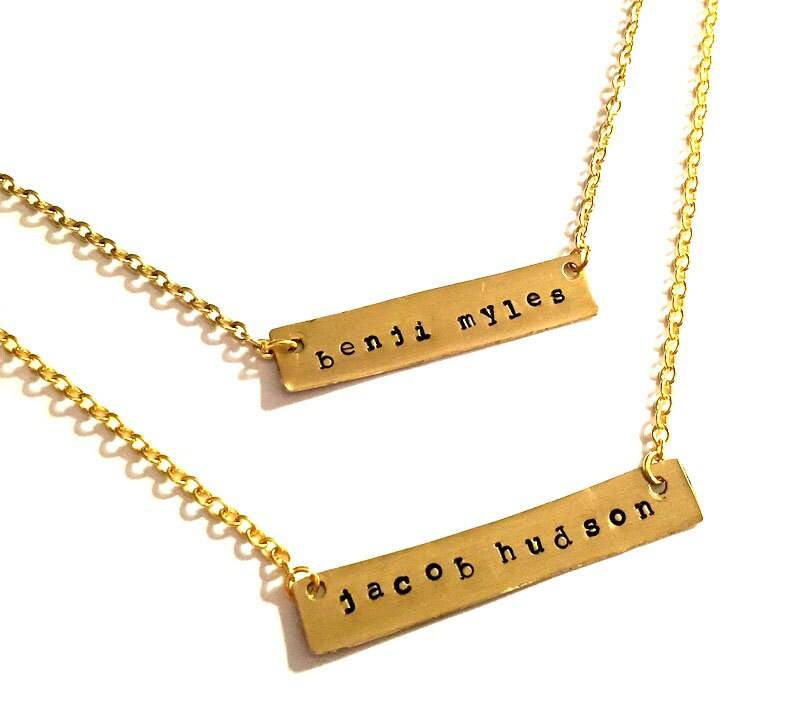 Double Hand Gestempelt Geschichtet Typenschild Halskette Double Hand Gestempelt Geschichtet Typenschild Halskette von MadeByMills