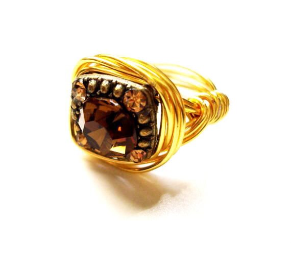 Schöne "Braun Elegance" Nest-Ring in Gold Schöne "Braun Elegance" Nest-Ring in Gold von MadeByMills