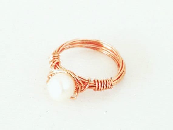 Sehr Zarte Süßwasser Perle Ring in Rotgold Sehr Zarte Süßwasser Perle Ring in Rotgold von MadeByMills