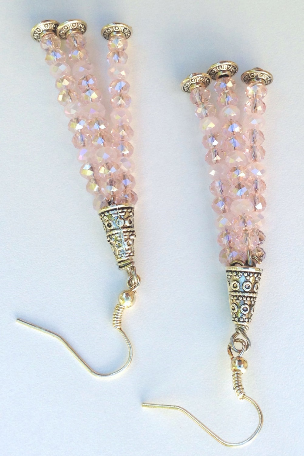 Wunderschöne Kristall Und Silber Ohrringe in Schimmernde Pinks Wunderschöne Kristall Und Silber Ohrringe in Schimmernde Pinks von MadeByMills