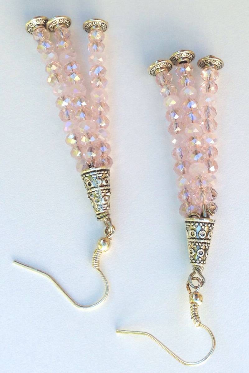 Wunderschöne Kristall Und Silber Ohrringe in Schimmernde Pinks Wunderschöne Kristall Und Silber Ohrringe in Schimmernde Pinks von MadeByMills