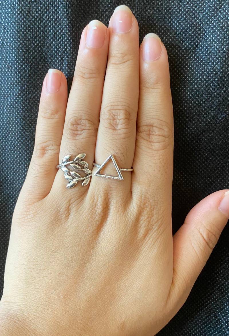 Netter Einfacher Blatt Ring Und Dreieck Set | Antik Silber Ringe Zierliche Passendes von MadeByMiyamoto