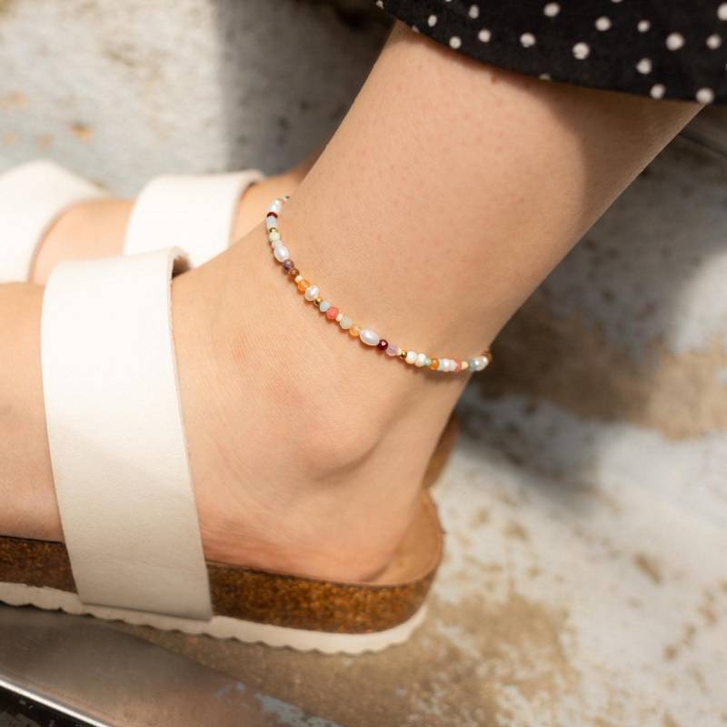 Buntes Fußkettchen Mit Natursteinen Und Süßwasserperlen, Boho Perlen, Wasserfest, Pearl Anklet, Madebyresa von MadeByResa