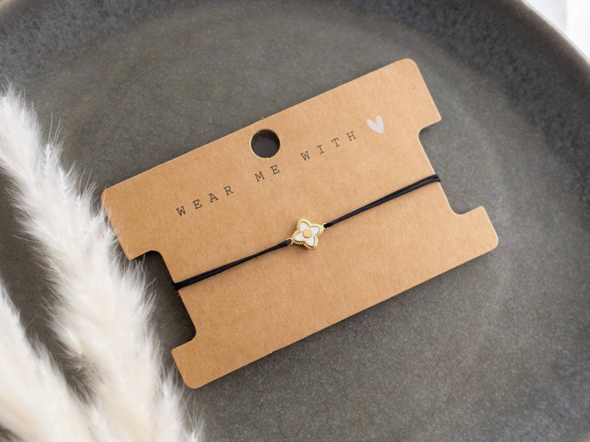 Filigranes Glücksarmband Mit Kleeblatt Aus Perlmutt | Verstellbar Schiebeknoten Viele Bandfarben Glücksbringer & Geschenk von MadeByResa