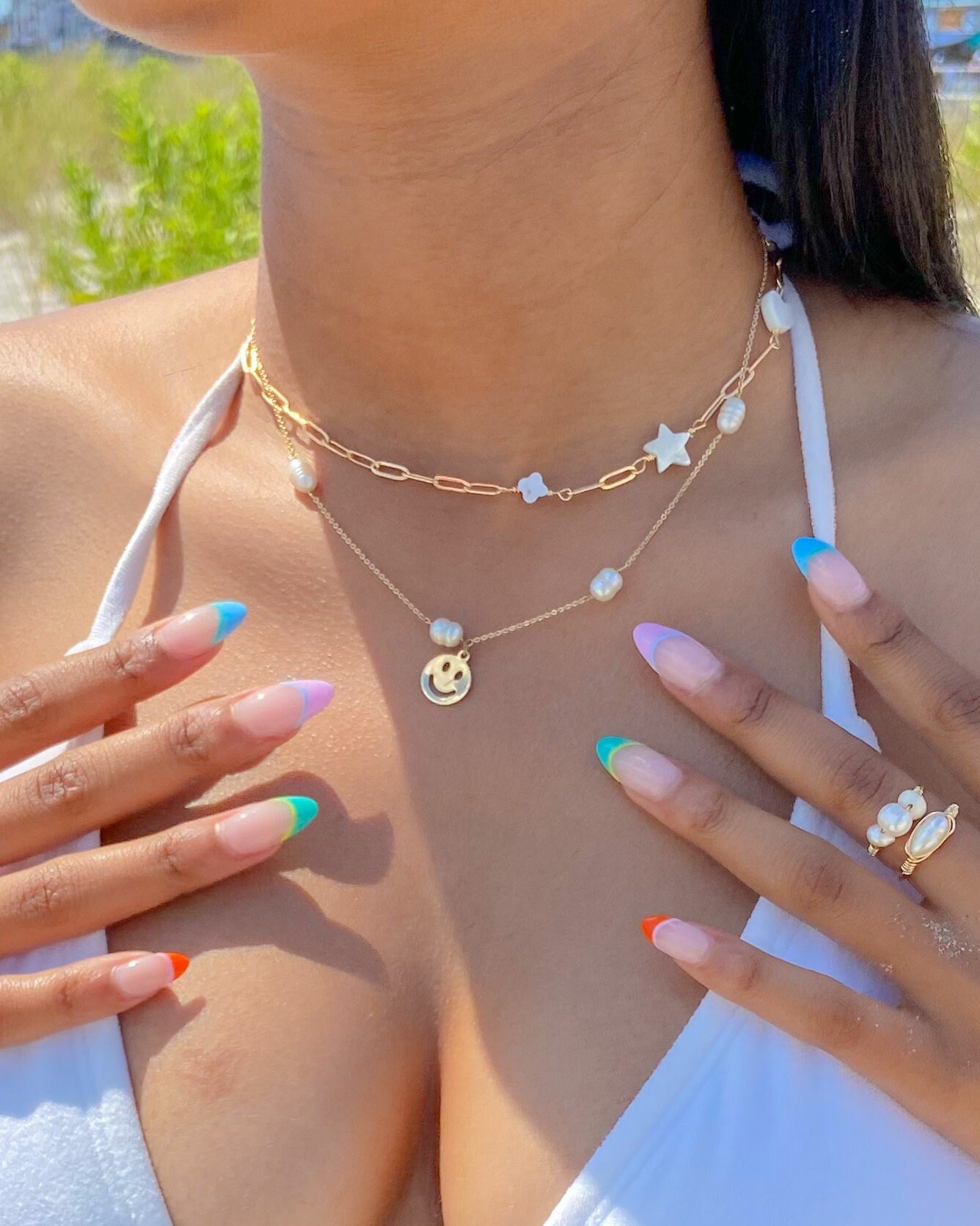 Gold Smiley Charm Halskette Für Mädchen, Perlen Geschenke Sie, Emoji Schmuck von MadeByZoeStudio