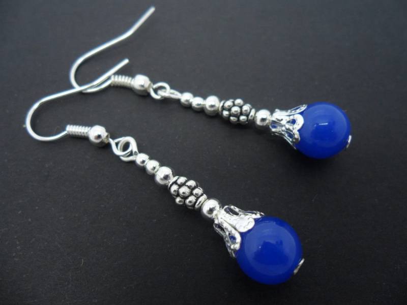 Ein Paar Hübsche Hand Machte Blau Jade Perlen Dangly Ohrringe Ein Paar Hübsche Hand Machte Blau Jade Perlen Dangly Ohrringe von MadeInEngland63