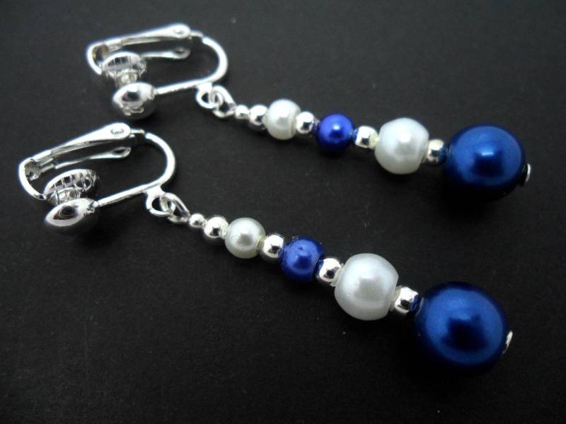 Ein Paar Ziemlich Blaues Und Weißes Glas Perlen Murano Dangly Clip Auf Ohrringe Ein Paar Ziemlich Blaues Und Weißes Glas Perlen Murano Dangly Clip Auf Ohrringe von MadeInEngland63