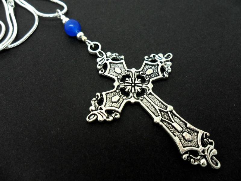 Ein Schönes Metallkreuz Und Blau Jade Halskette Anhänger Ein Schönes Metallkreuz Und Blau Jade Halskette Anhänger von MadeInEngland63