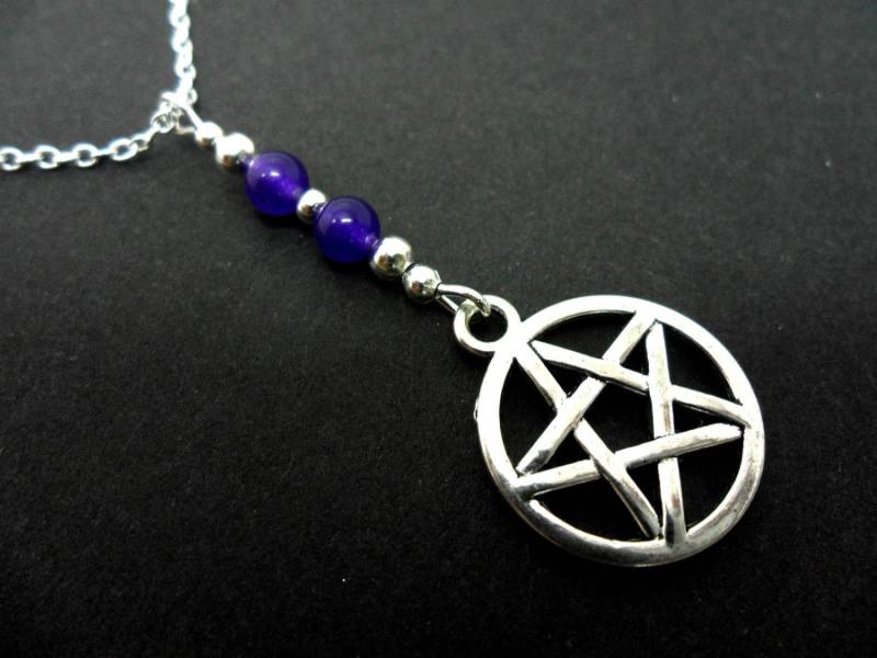 Ein Wunderschönes Kleines Lila Jade Perlen Pentagramm/Pentangle Charm Tibetsilber Anhänger Halskette Ein Wunderschönes Kleines Lila Jade Perlen Pentagramm/Pentangle Charm Tibetsilber Anhänger Halskette von MadeInEngland63