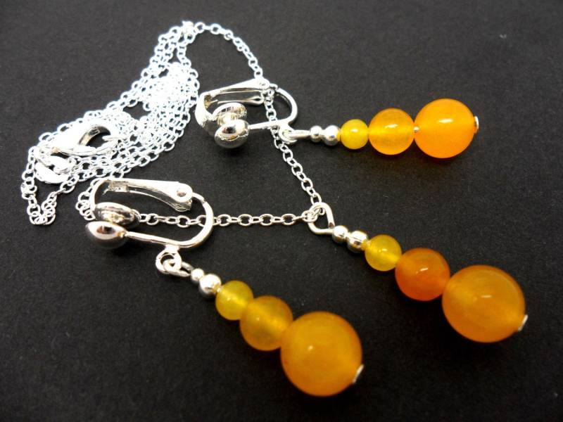 Eine Handgefertigte Gelbe Jade Perlen Halskette Und Clip Am Ohrring Set von MadeInEngland63