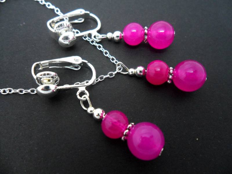Eine Handgefertigte Rosa Jade Perlen Halskette Und Clip Am Ohrring Set Eine Handgefertigte Rosa Jade Perlen Halskette Und Clip Am Ohrring Set von MadeInEngland63