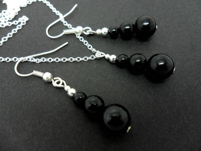 Eine Handgefertigte Schwarz Onyx Perlen Halskette Und Ohrringe Set Eine Handgefertigte Schwarz Onyx Perlen Halskette Und Ohrringe Set von MadeInEngland63