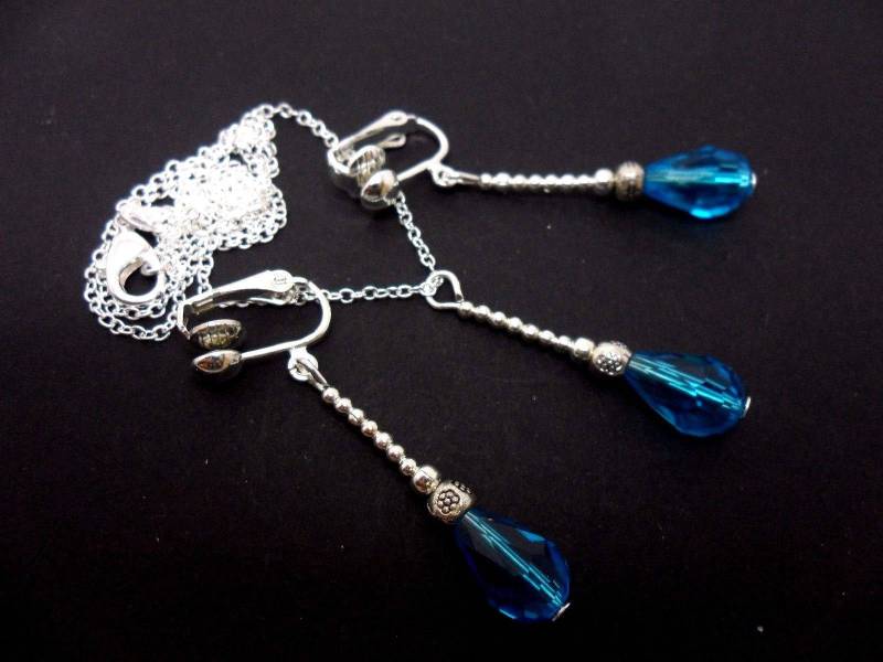 Eine Handgemachte Aqua Blau Kristall Perle Halskette Und Clips Auf Ohrring-Set Eine Handgemachte Aqua Blau Kristall Perle Halskette Und Clips Auf Ohrring-Set von MadeInEngland63