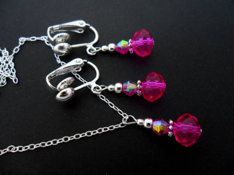 Eine Handgemachte Rosa Kristall Halskette Und Clip Am Ohrring Set Eine Handgemachte Rosa Kristall Halskette Und Clip Am Ohrring Set von MadeInEngland63