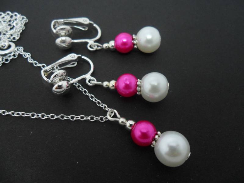 Eine Handgemachte Rosa Und Weißen Glasperlen Kette Clip Am Ohrring Set Eine Handgemachte Rosa Und Weißen Glasperlen Kette Clip Am Ohrring Set von MadeInEngland63