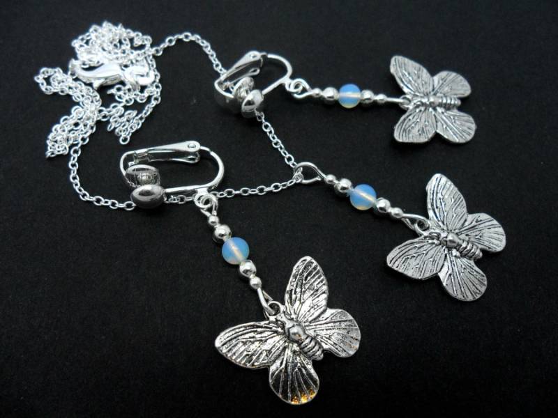 Eine Handgemachte Schmetterling Und Opalith Perlenkette Clip Auf Ohrringe Set Eine Handgemachte Schmetterling Und Opalith Perlenkette Clip Auf Ohrringe Set von MadeInEngland63